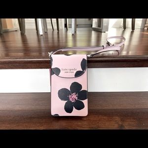 Kate Spade New York
CAMERON GRAND FLORA NORTH SOUTH FLAP PHONE CROSSBODY